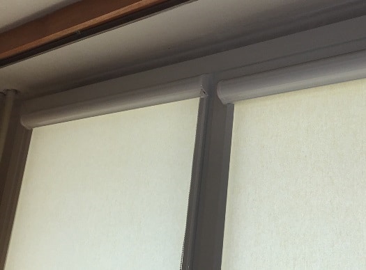 látkové okenní rolety bez vrtaní