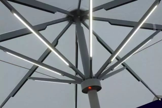 LED světlo pro slunečníky