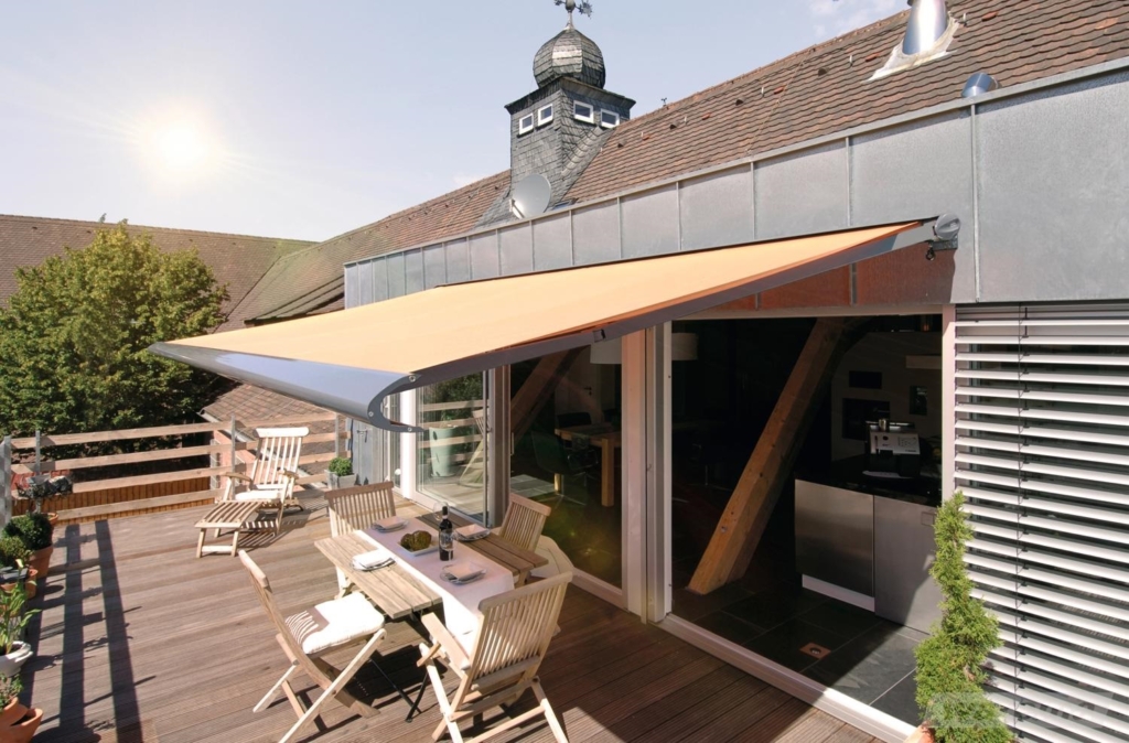 Kazetová markýza na balkon rodinného domu