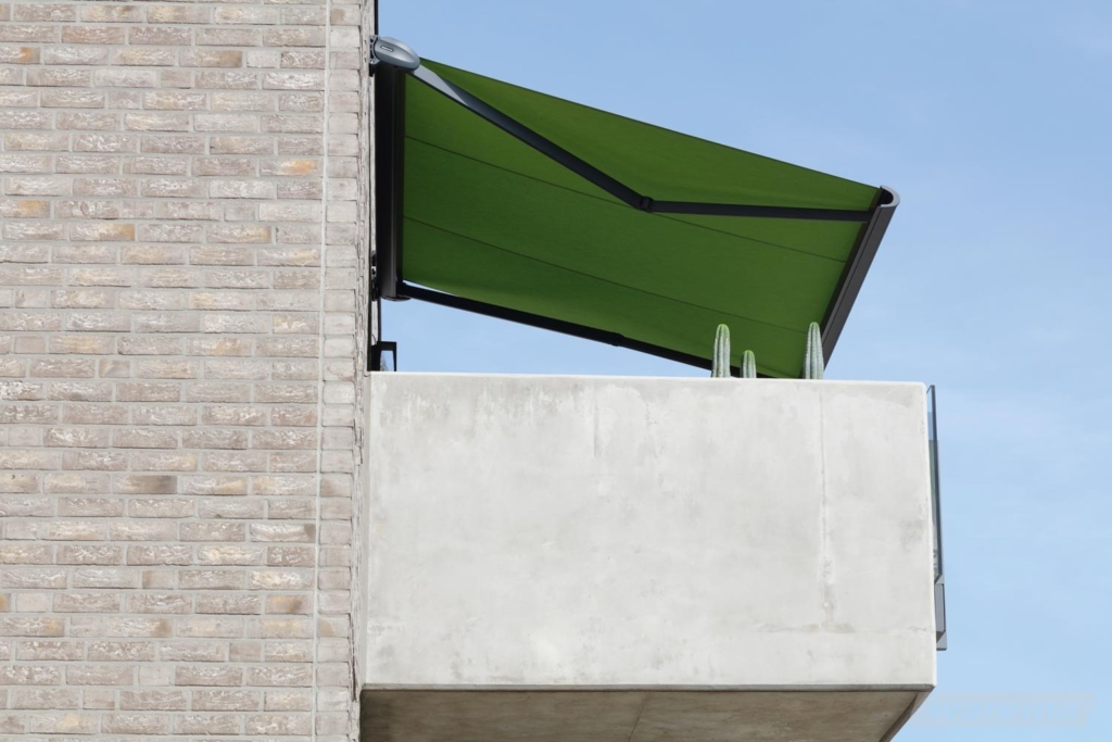 Markýza na balkon bytového domu